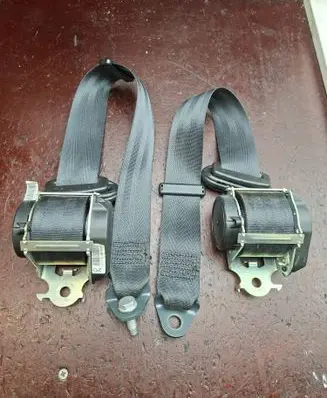 Peugeot 208 I Rear seatbelt 0611060 0411060