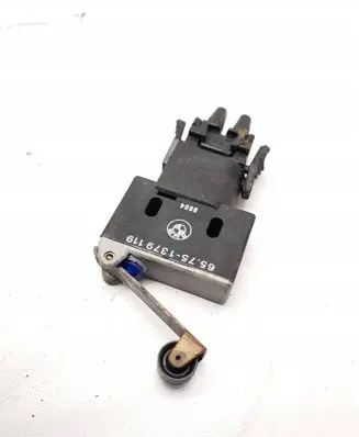 BMW 7 E32 Engine bonnet/hood lock/catch 65751379119 8804