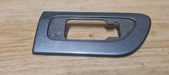 Fender trim (molding)