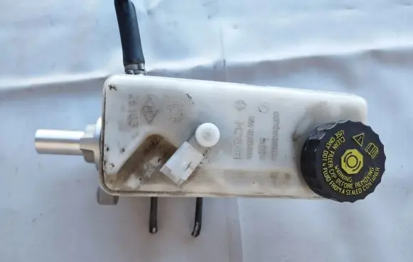 Renault Kangoo II Master brake cylinder 0204051558