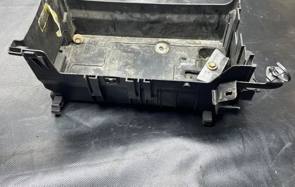 Opel Insignia A Battery box tray 22818746 09115187