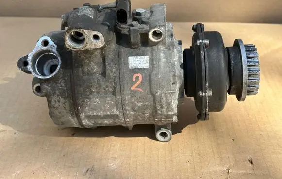 Volkswagen Transporter - Caravelle T5 Air conditioning (A/C) compressor (pump) 7H0820805C