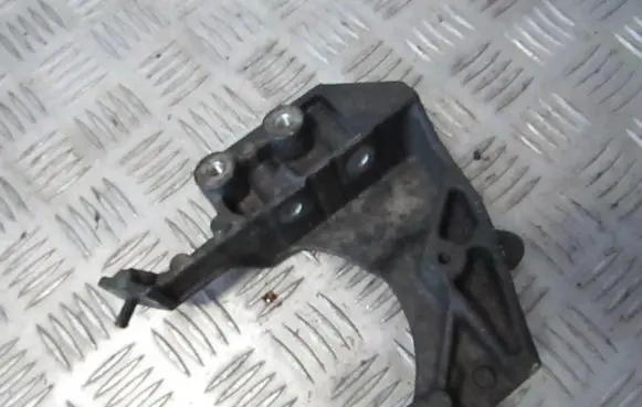 Peugeot 307 Engine mounting bracket 9635969880