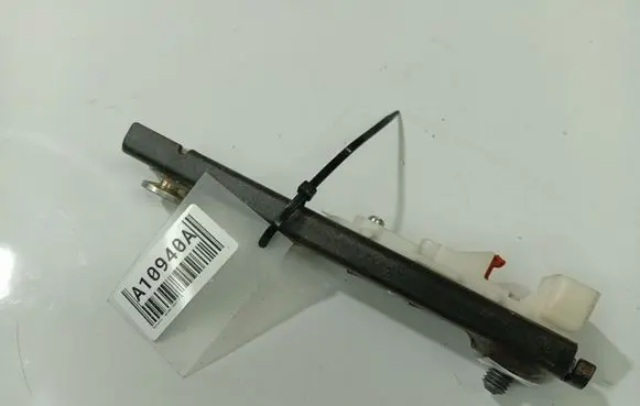 Renault Laguna II Seat belt adjustment rail 