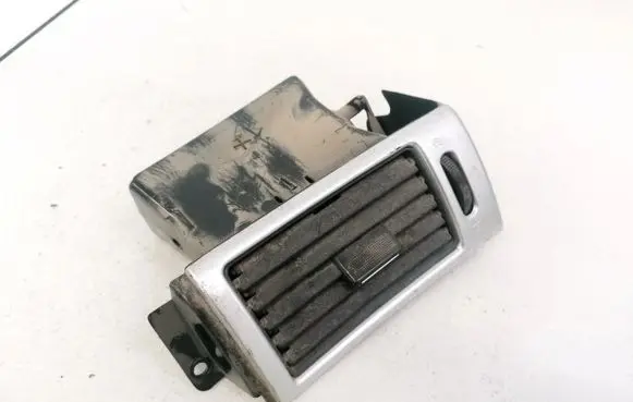 Chrysler Pacifica Dash center air vent grill