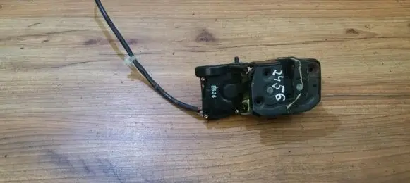 Mazda 323 F Front door lock