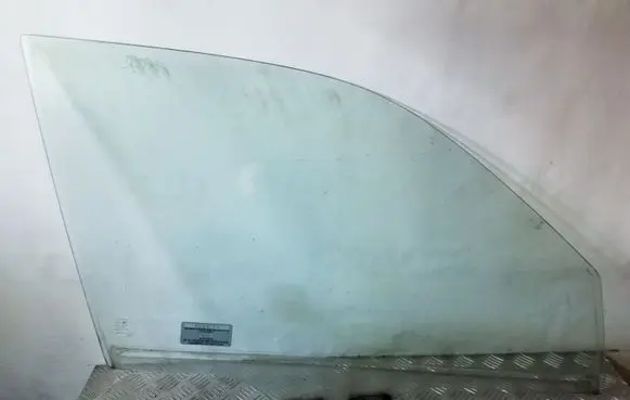 Suzuki Grand Vitara II Front door window glass four-door