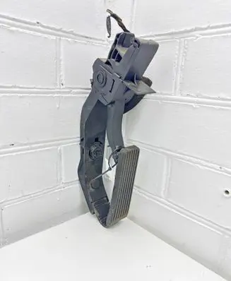 Mercedes-Benz CLK A209 C209 Accelerator throttle pedal A2113000404