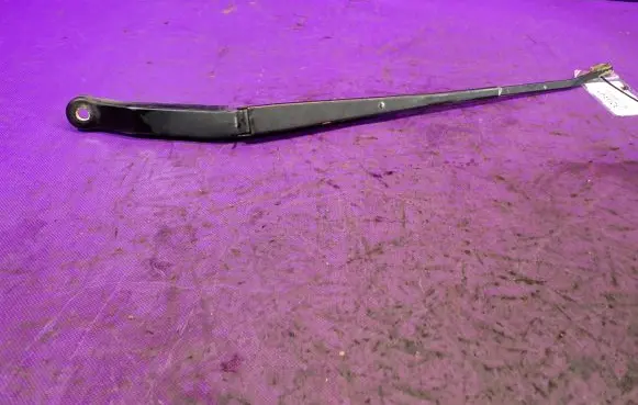 Front wiper blade arm