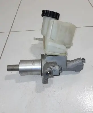 Mercedes-Benz C W204 Master brake cylinder A2044300002