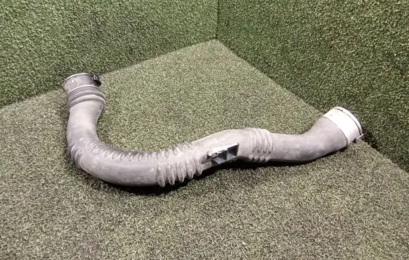 Opel Vivaro Intercooler hose/pipe 144606128R 93867727
