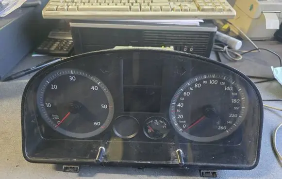 Volkswagen Caddy Speedometer (instrument cluster) 2K0920841C V0021000 VWZ7Z0E1504442