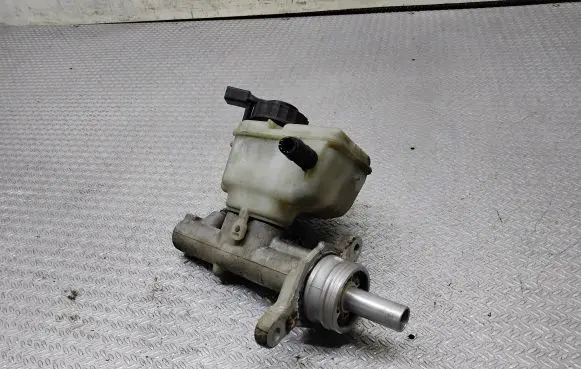 Volkswagen Golf Plus Master brake cylinder 1K1614019B 1K1611301C