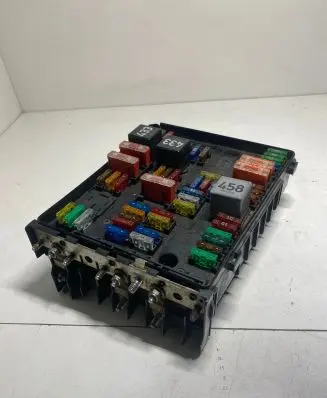 Volkswagen Golf V Fuse module 1K0937124K 014189861