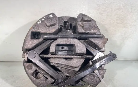 Ford Focus Spare wheel mounting bracket Bm5117009ec
