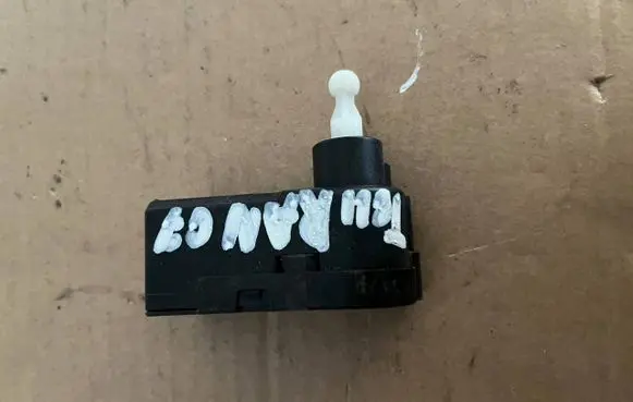 Volkswagen Transporter - Caravelle T5 Headlight level adjustment motor 1J0941295A 0307853304