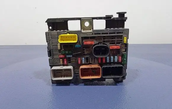 Peugeot 308 Fuse box set 9664706280