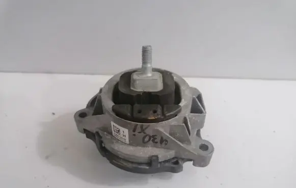 BMW 4 F32 F33 Engine mount bracket 6856183