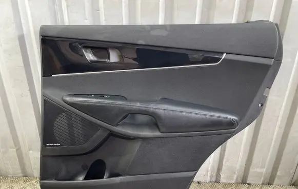 KIA Sorento Rear door card panel trim