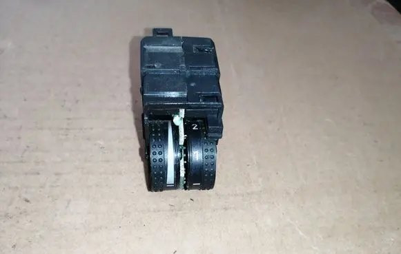 Skoda Fabia Mk1 (6Y) Headlight level height control switch 6Y0919094E