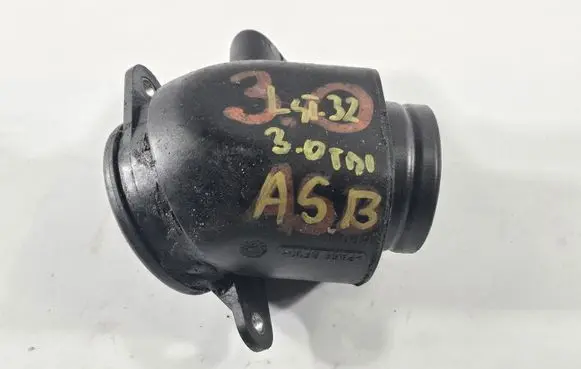 Audi A4 S4 B7 8E 8H Turbo air intake inlet pipe/hose 