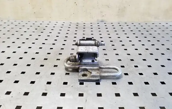 Audi A6 S6 C5 4B Front door lower hinge 4B0831412A