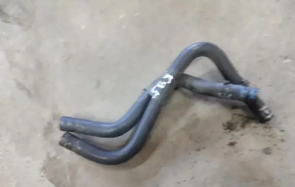 Volkswagen PASSAT B6 Engine coolant pipe/hose