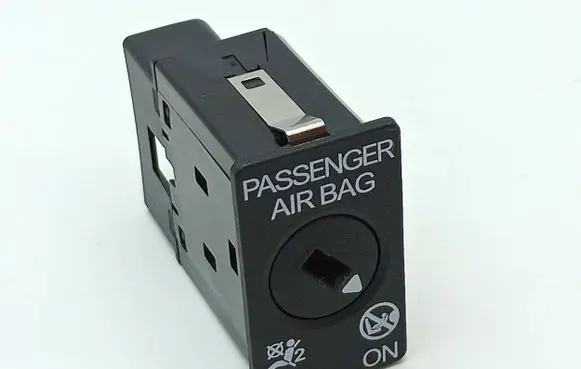 Passenger airbag on/off switch