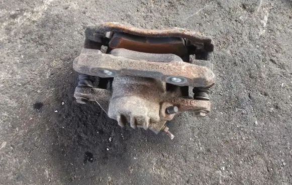Front brake caliper