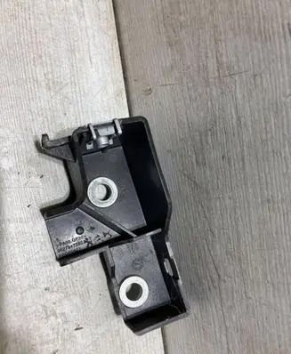 Battery bracket