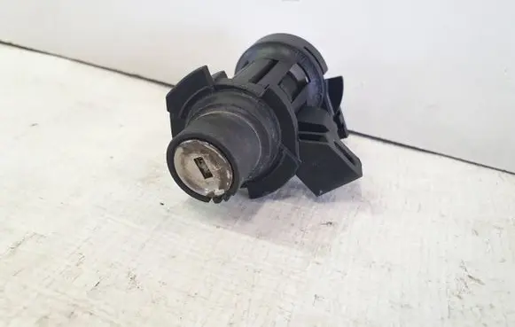 Mercedes-Benz E C207 W207 Tailgate exterior lock A2047500061
