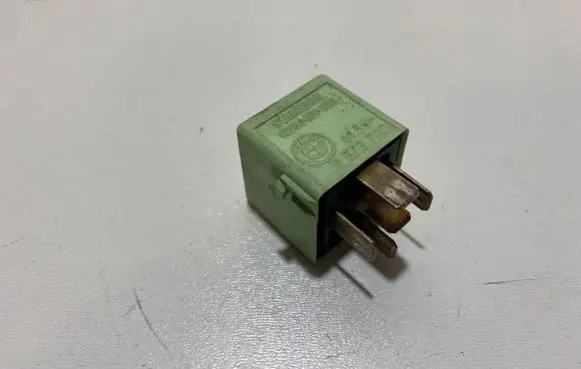BMW 5 E39 Other relay 8373700 61368373700