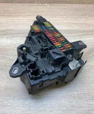 BMW 5 E60 E61 Fuse module 9138830