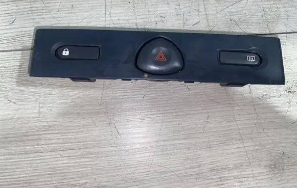 Renault Clio II Central locking switch button 8200071224
