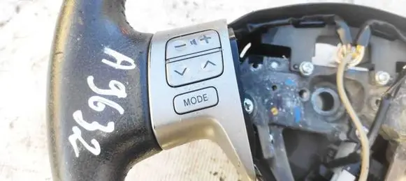 Toyota Auris 150 Steering wheel buttons/switches 
