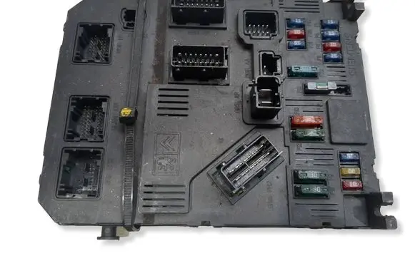 Peugeot 206 Fuse module 9646777280