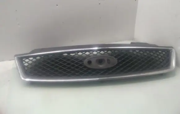 Ford Focus C-MAX Front bumper upper radiator grill 3M51R8200C
