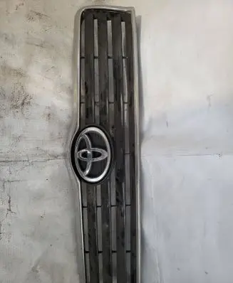 Toyota Avensis T250 Front bumper upper radiator grill 5311405060