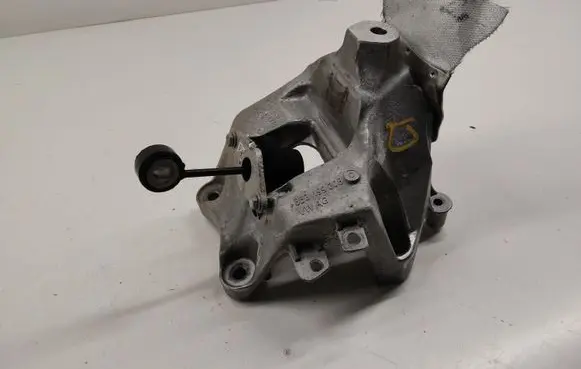 Audi A5 Engine mounting bracket 8B3199308