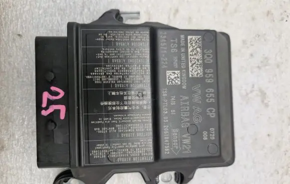 Volkswagen PASSAT B8 Airbag control unit/module