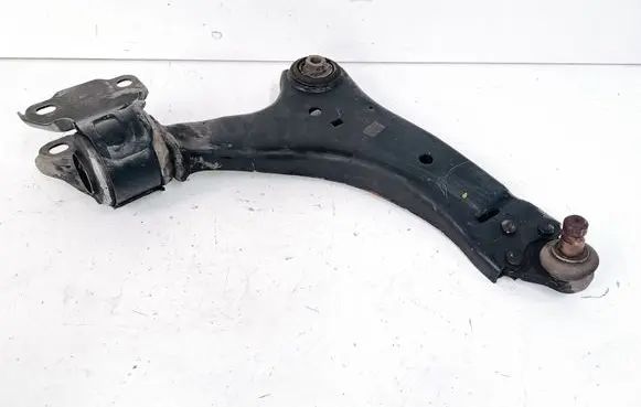 Volvo XC60 Front lower control arm/wishbone 8G9N3A052A