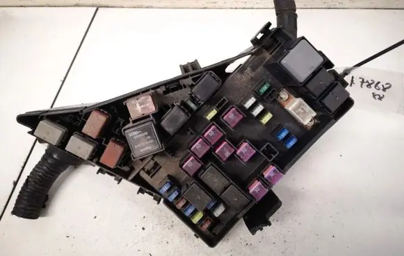 Subaru Outback Fuse box set mb100200b