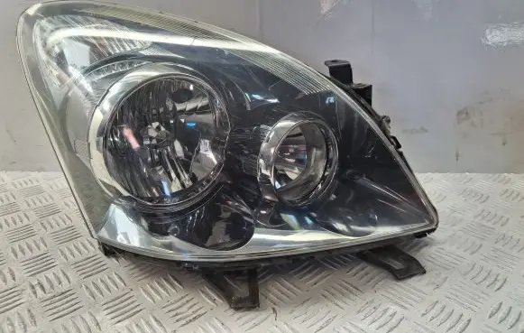 Toyota Corolla Verso AR10 Headlight/headlamp 811300F080