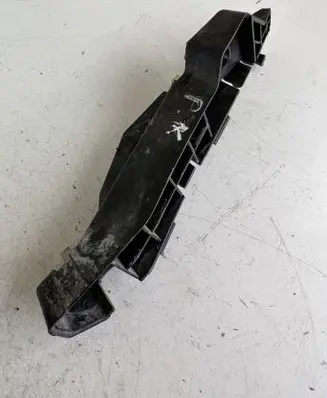 Hyundai Santa Fe Front bumper mounting bracket 865152B000