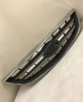 KIA Carens I Front bumper upper radiator grill