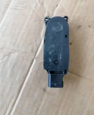 Peugeot 5008 II Radiator active air flap actuator 5877R1001A 21201P47641