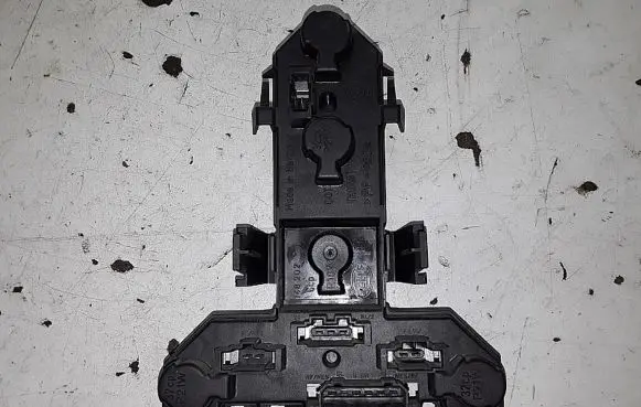 Volkswagen Golf IV Tail light bulb cover holder 1J6945257