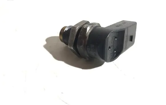 BMW 5 E60 E61 Fuel pressure sensor 0281002497