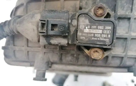 Audi A4 S4 B7 8E 8H Air pressure sensor 0281002399 038906051B