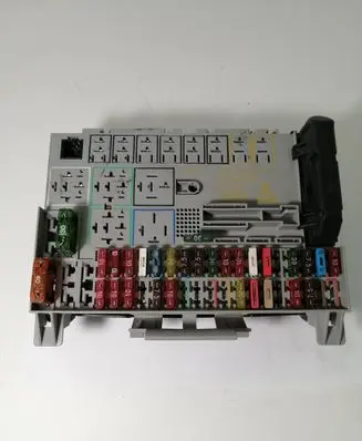Opel Zafira A Fuse box set 90589965